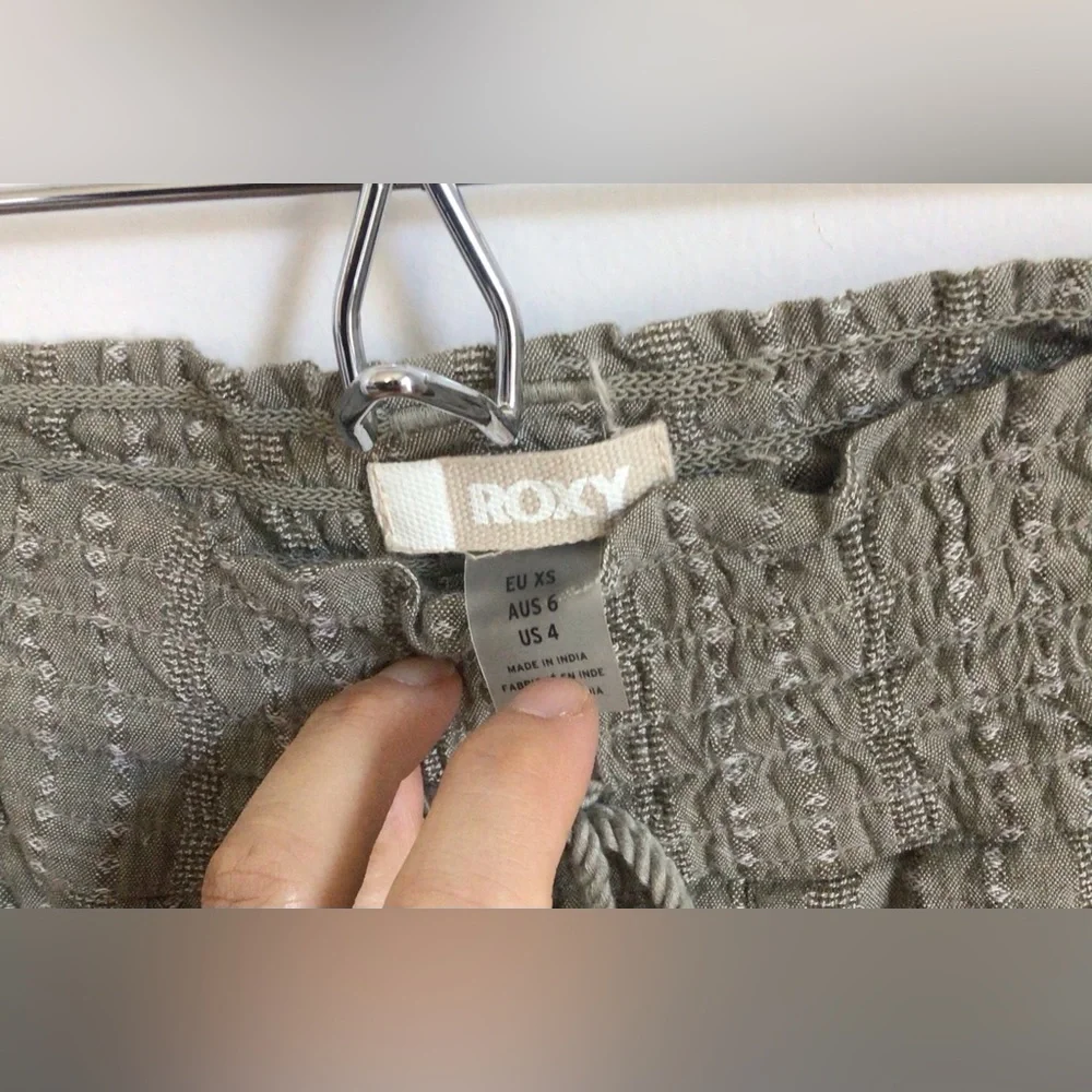 Roxy Shorts Size 4 w/embroidery NWOT - Picture 3 of 4